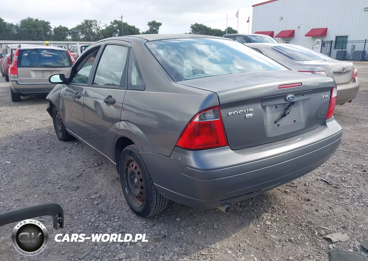 2005 Ford Focus Zx4 VIN:1FAFP34N75W106940 - 3