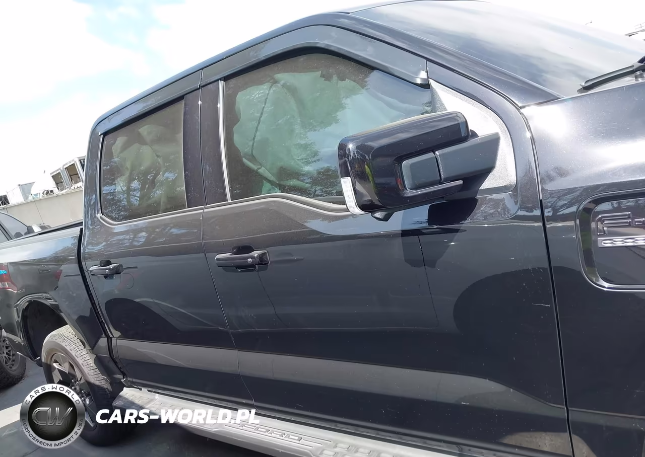 2023 Ford F-150 Lightning Lariat VIN:1FT6W1EV6PWG38330 - 13