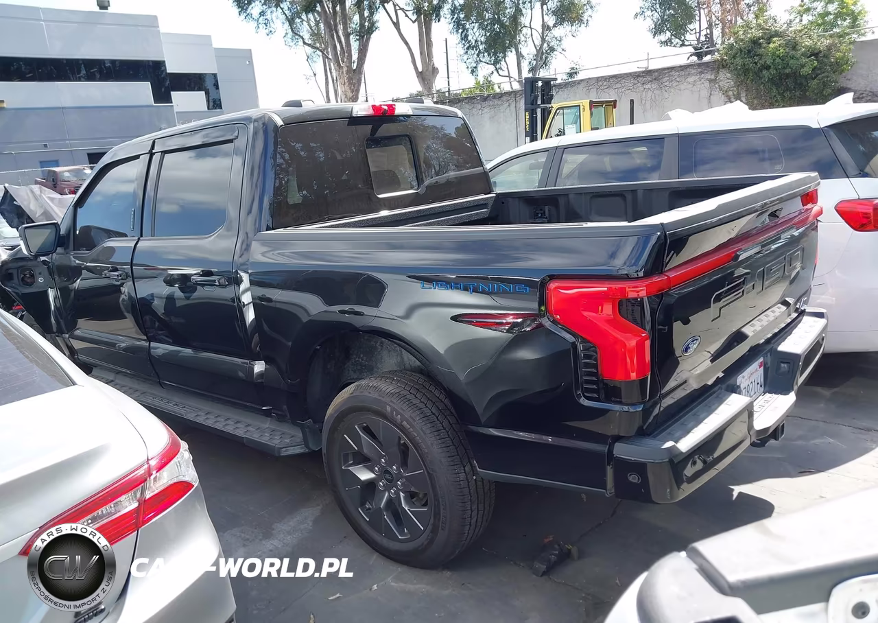 2023 Ford F-150 Lightning Lariat VIN:1FT6W1EV6PWG38330 - 3