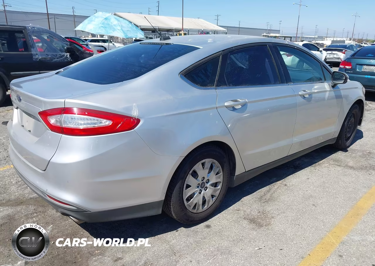 2013 Ford Fusion S VIN:3FA6P0G79DR237820 - 4