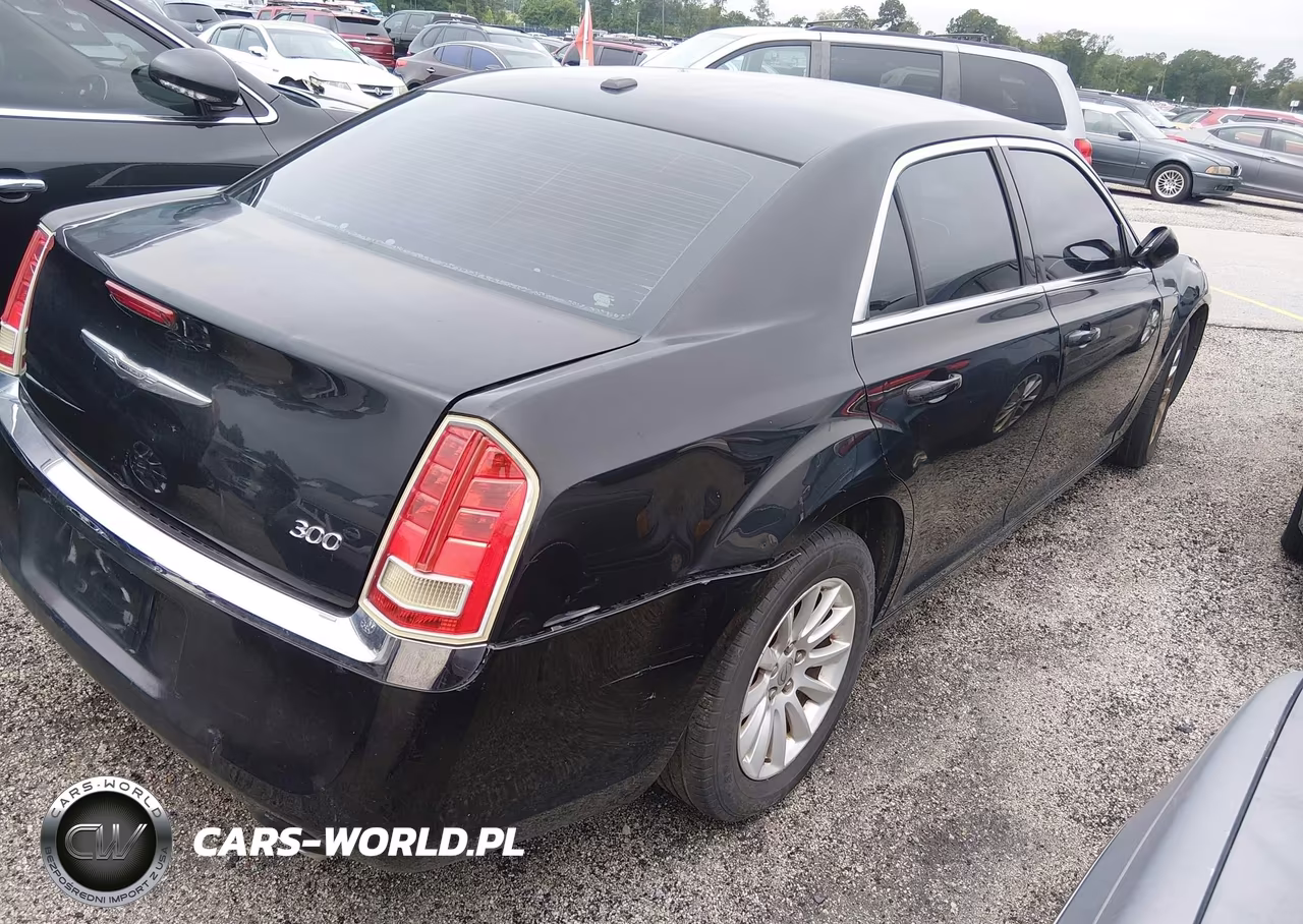 2014 Chrysler 300 VIN:2C3CCAAG4EH354665 - 4