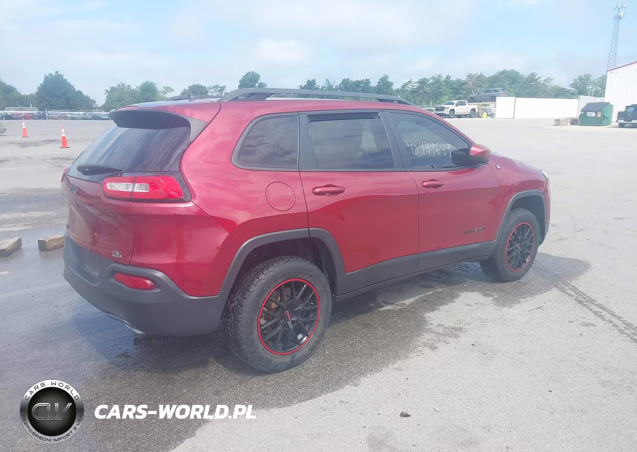 2015 Jeep Cherokee Latitude VIN:1C4PJMCS5FW552924 - 4