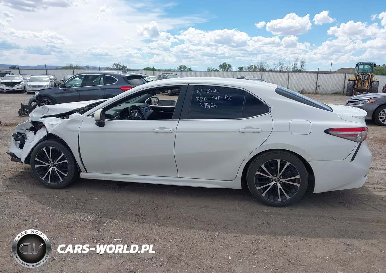 2018 Toyota Camry Se VIN:4T1B11HKXJU060309 - 14