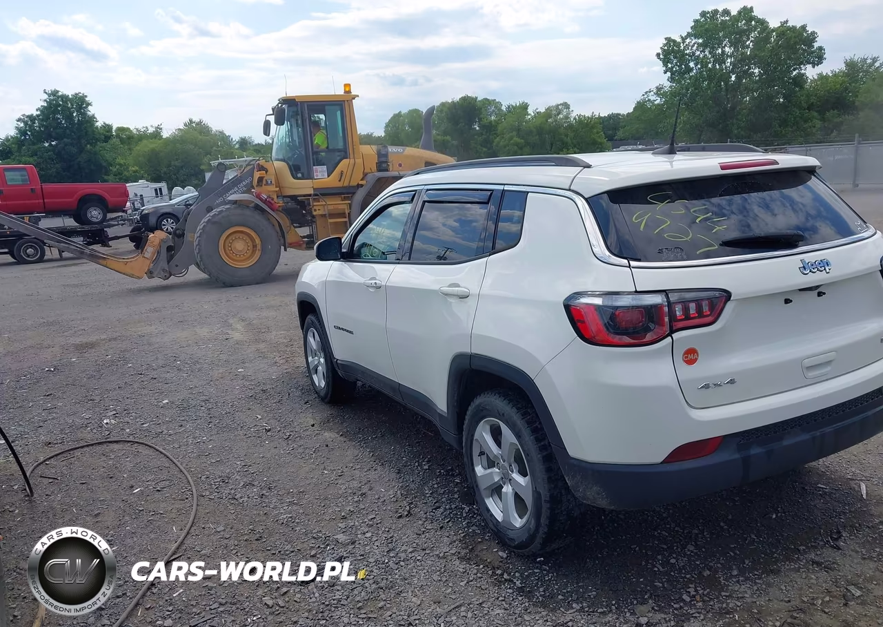 2019 Jeep Compass Latitude 4X4 VIN:3C4NJDBB7KT630855 - 3