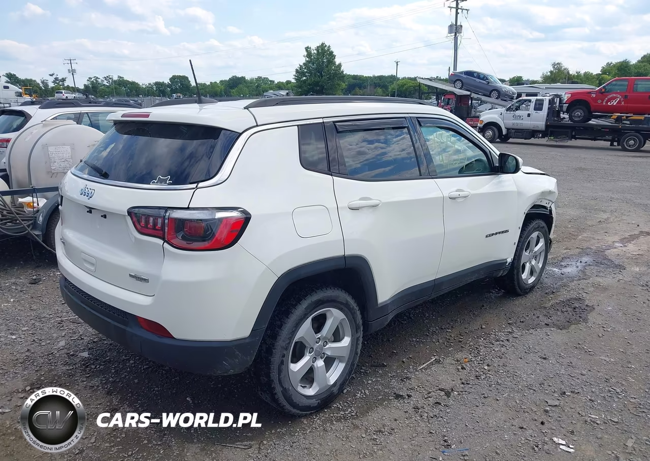 2019 Jeep Compass Latitude 4X4 VIN:3C4NJDBB7KT630855 - 4