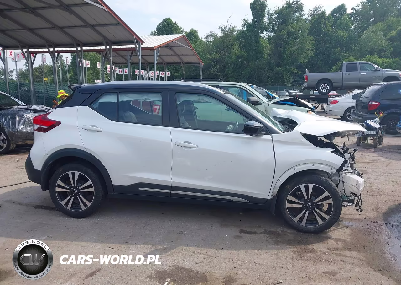 2019 Nissan Kicks Sr VIN:3N1CP5CUXKL492176 - 14