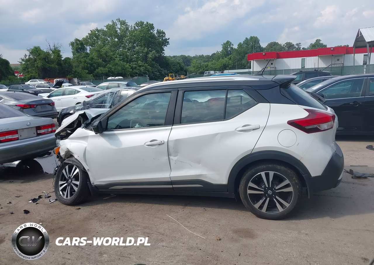 2019 Nissan Kicks Sr VIN:3N1CP5CUXKL492176 - 15