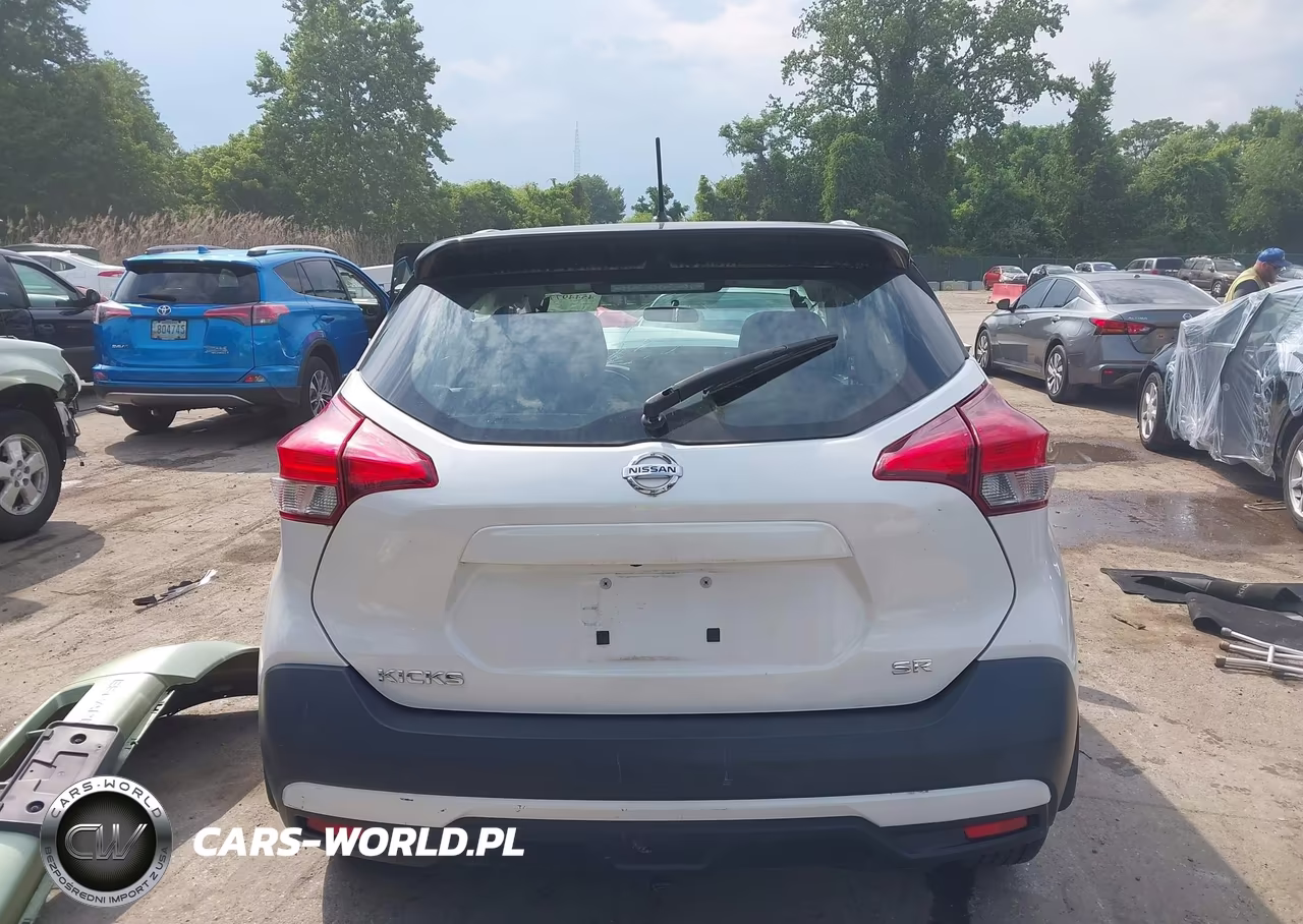 2019 Nissan Kicks Sr VIN:3N1CP5CUXKL492176 - 17