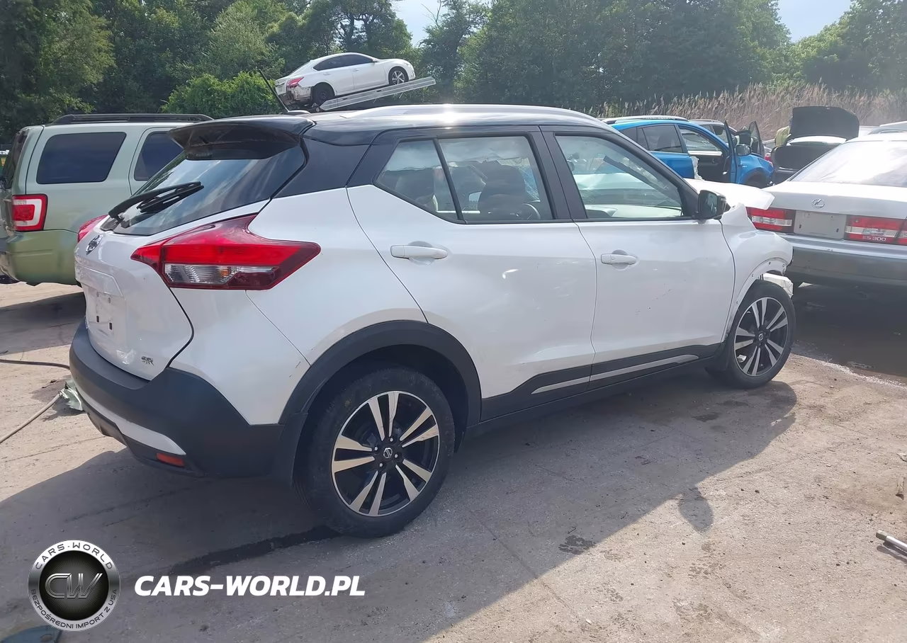 2019 Nissan Kicks Sr VIN:3N1CP5CUXKL492176 - 4