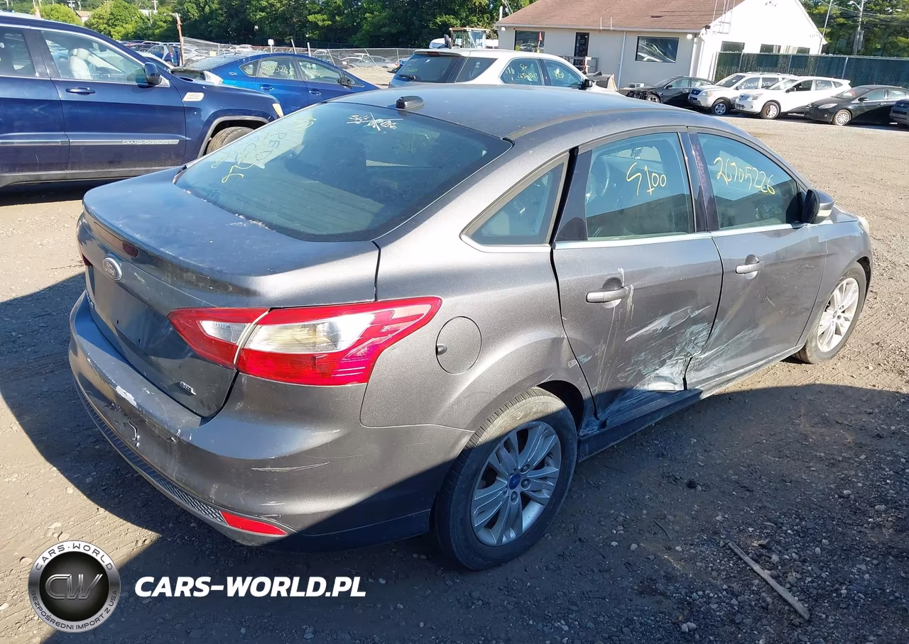 2012 Ford Focus Sel VIN:1FAHP3H29CL397559 - 4