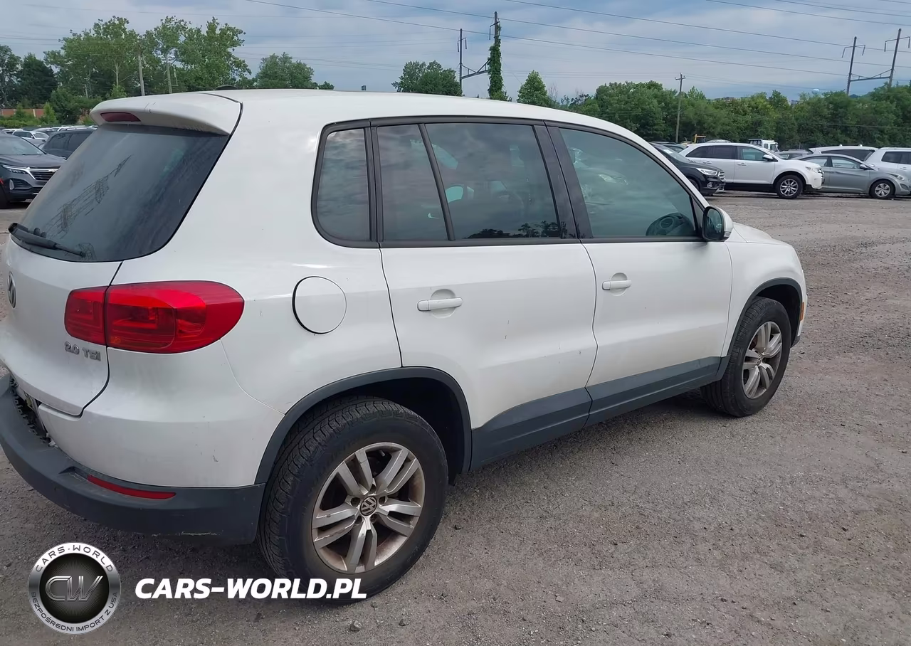2012 Volkswagen Tiguan S VIN:WVGAV7AX7CW526973 - 4