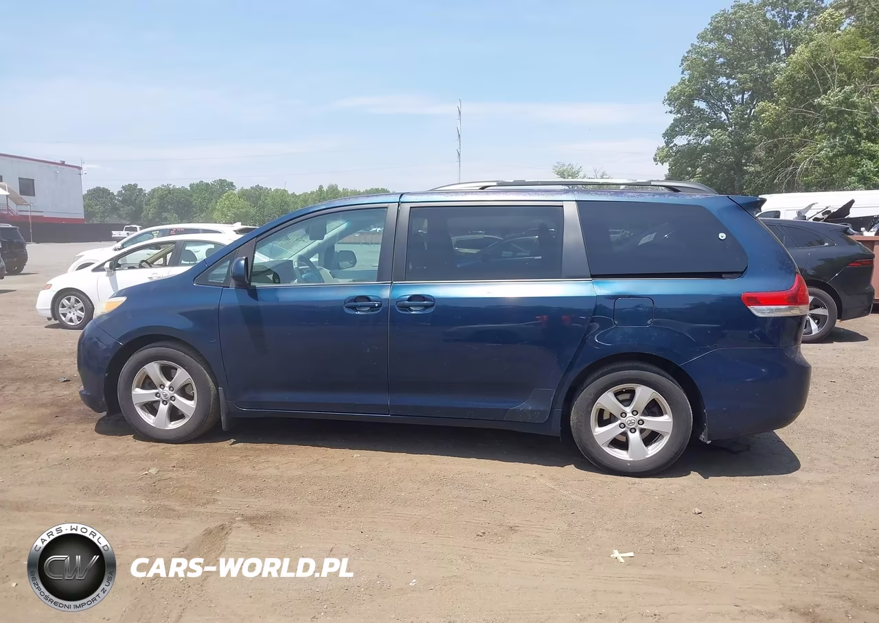 2011 Toyota Sienna Le V6 VIN:5TDKK3DC7BS123870 - 14