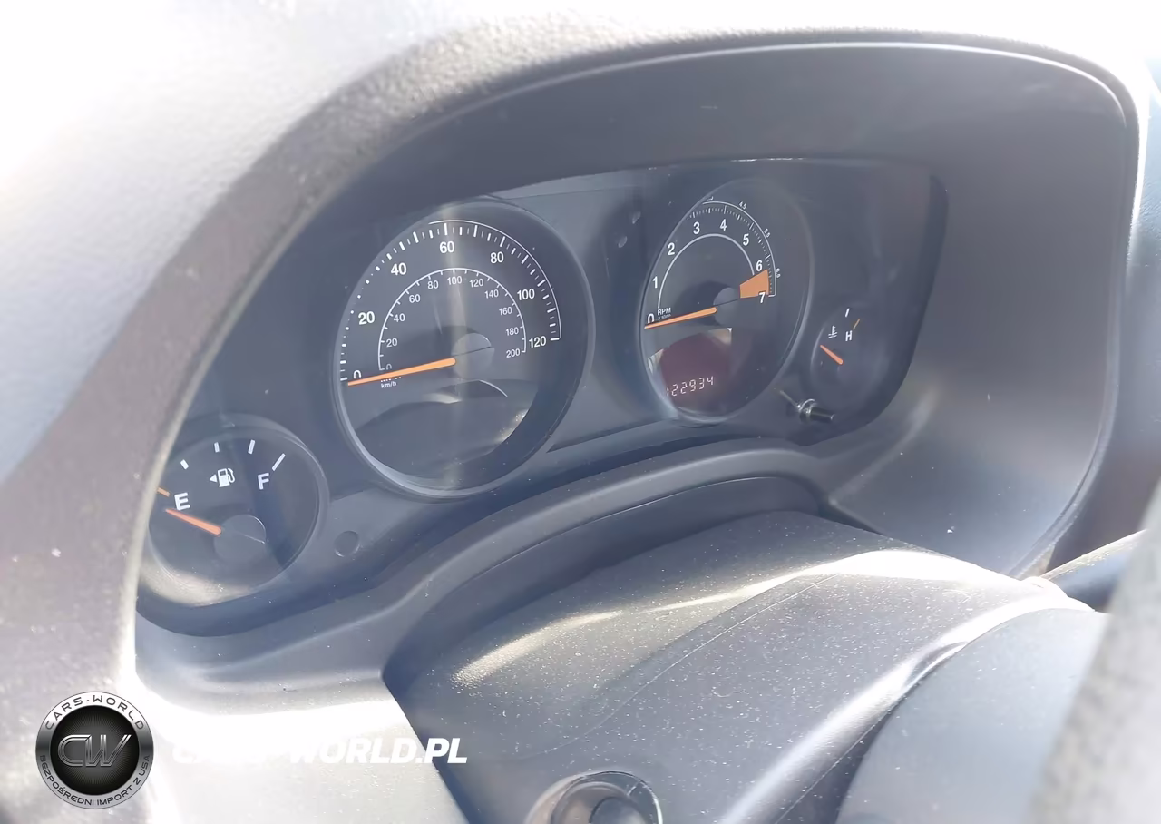 2015 Jeep Compass Sport VIN:1C4NJCBA4FD219135 - 7