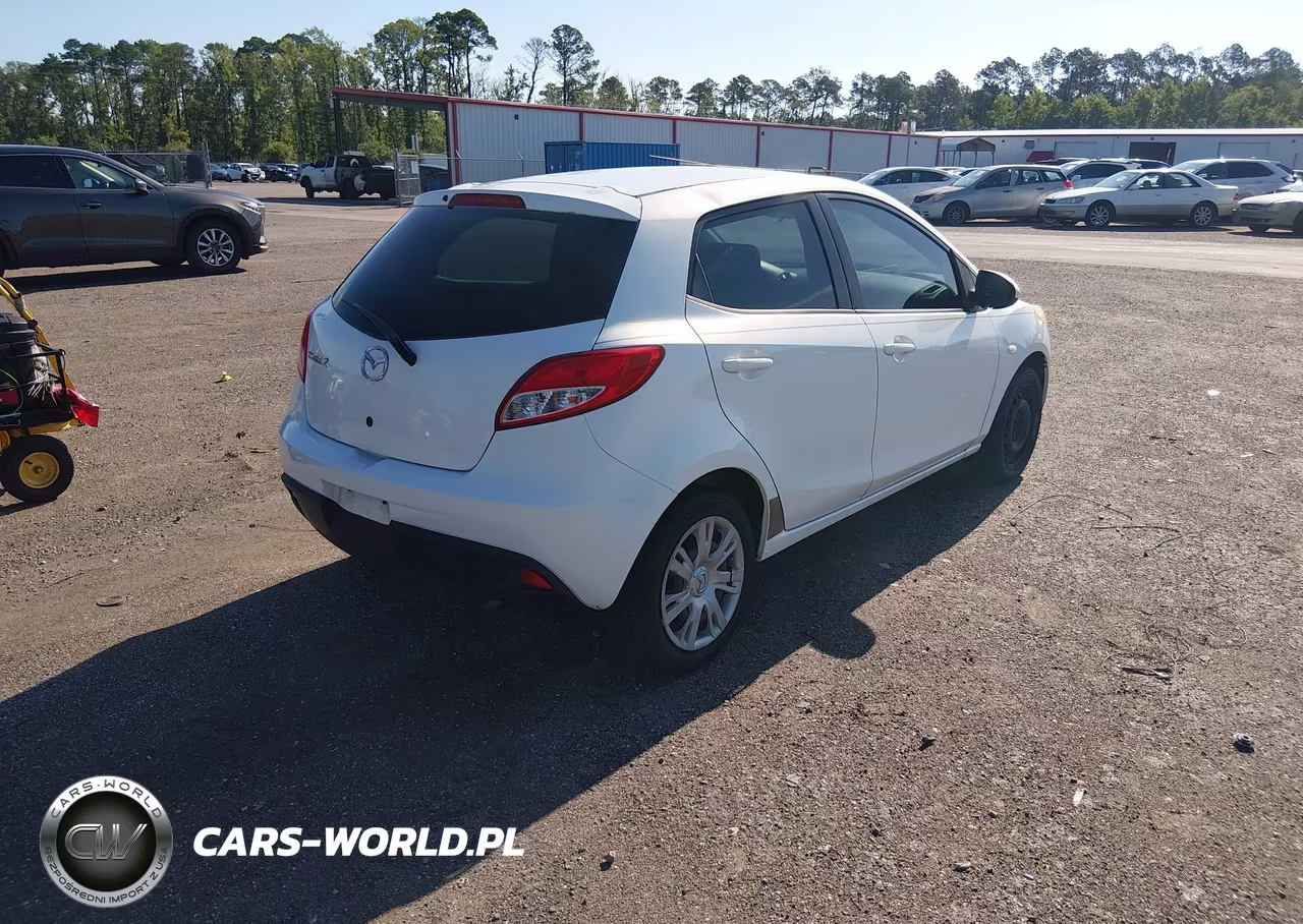 2011 Mazda Mazda2 Sport VIN:JM1DE1HY6B0126210 - 4