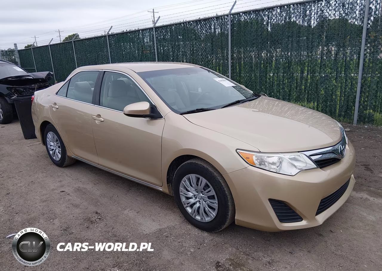 2012 Toyota Camry Le – zdjęcie 1 z 11