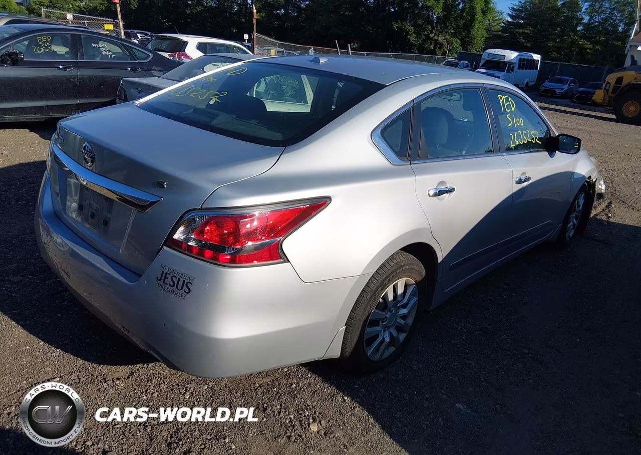 2015 Nissan Altima 2.5 S VIN:1N4AL3AP2FN326327 - 4