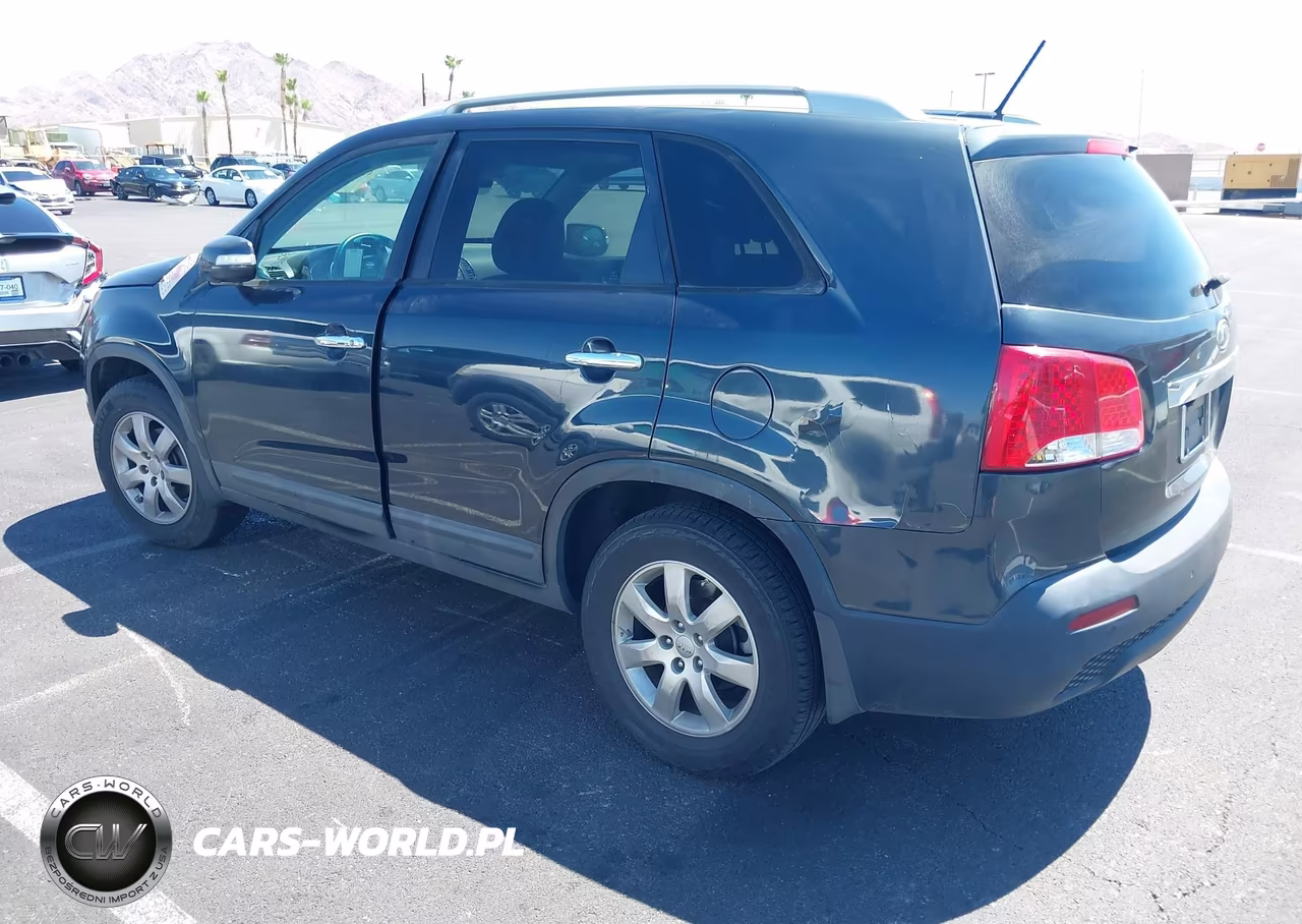 2013 Kia Sorento Lx VIN:5XYKT3A65DG363138 - 3