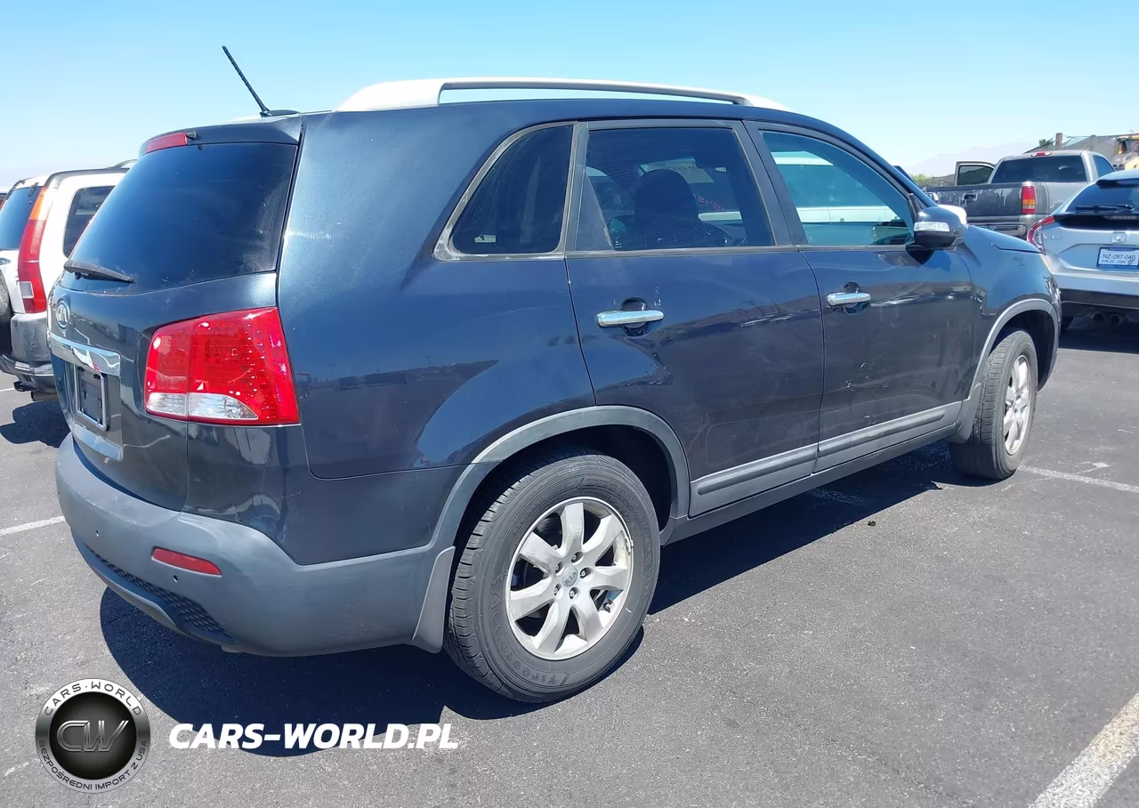 2013 Kia Sorento Lx VIN:5XYKT3A65DG363138 - 4