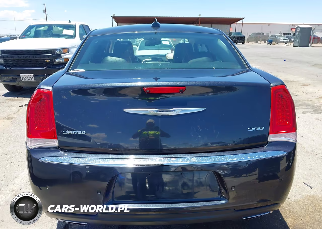 2018 Chrysler 300 Limited VIN:2C3CCAEG5JH243398 - 16