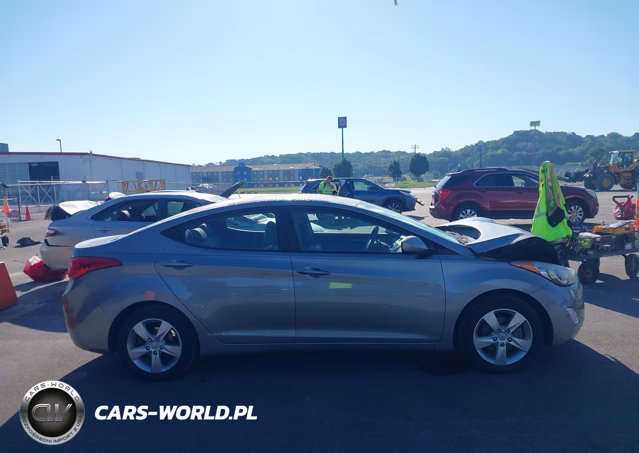 2013 Hyundai Elantra Gls VIN:KMHDH4AE5DU765775 - 13
