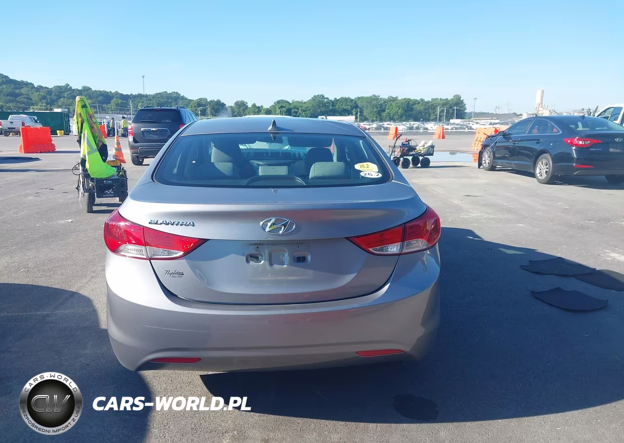 2013 Hyundai Elantra Gls VIN:KMHDH4AE5DU765775 - 16