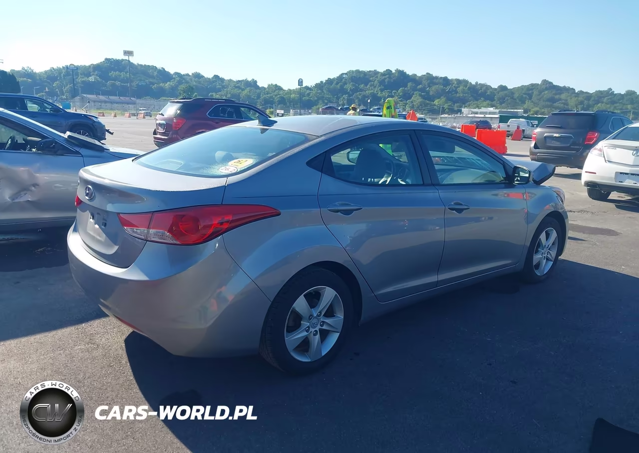 2013 Hyundai Elantra Gls VIN:KMHDH4AE5DU765775 - 4