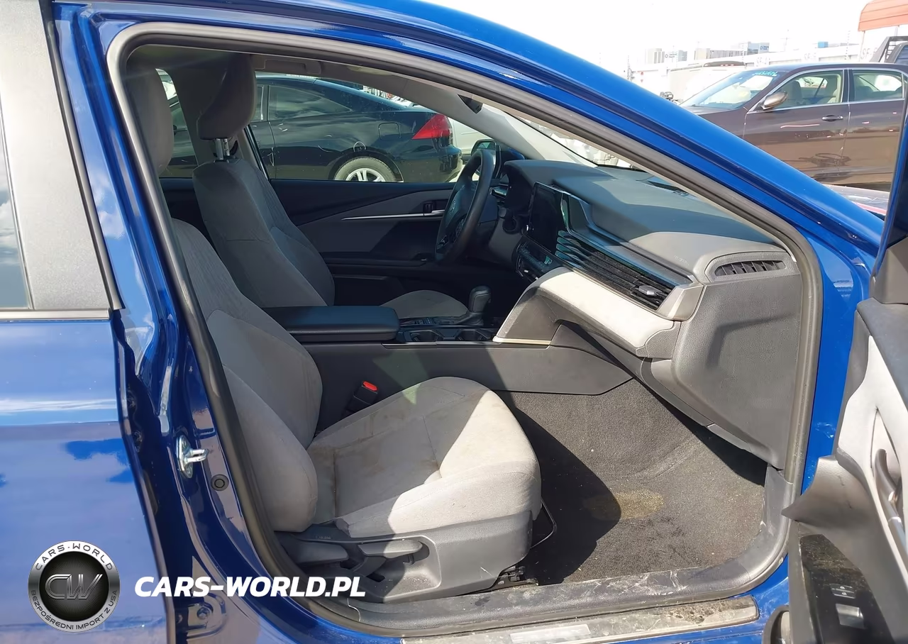 2025 Toyota Camry Le VIN:4T1DAACK0SU073250 - 5