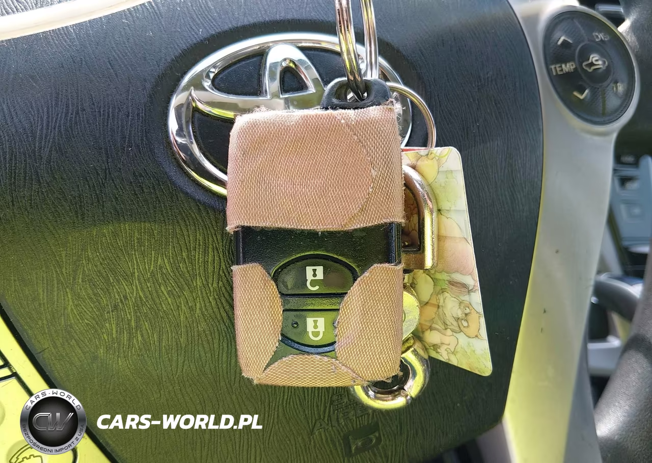 2015 Toyota Prius V Two VIN:JTDZN3EU3FJ036290 - 11