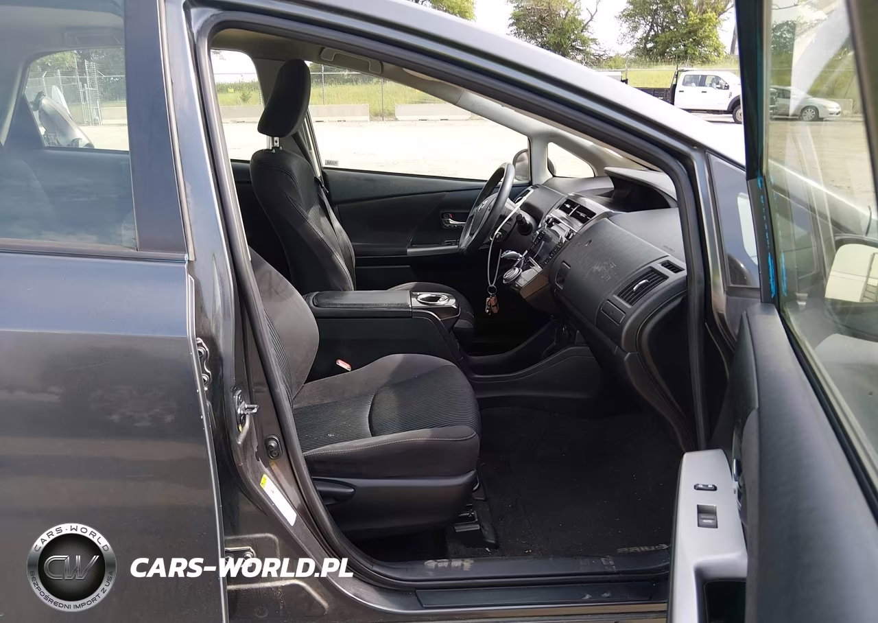 2015 Toyota Prius V Two VIN:JTDZN3EU3FJ036290 - 5