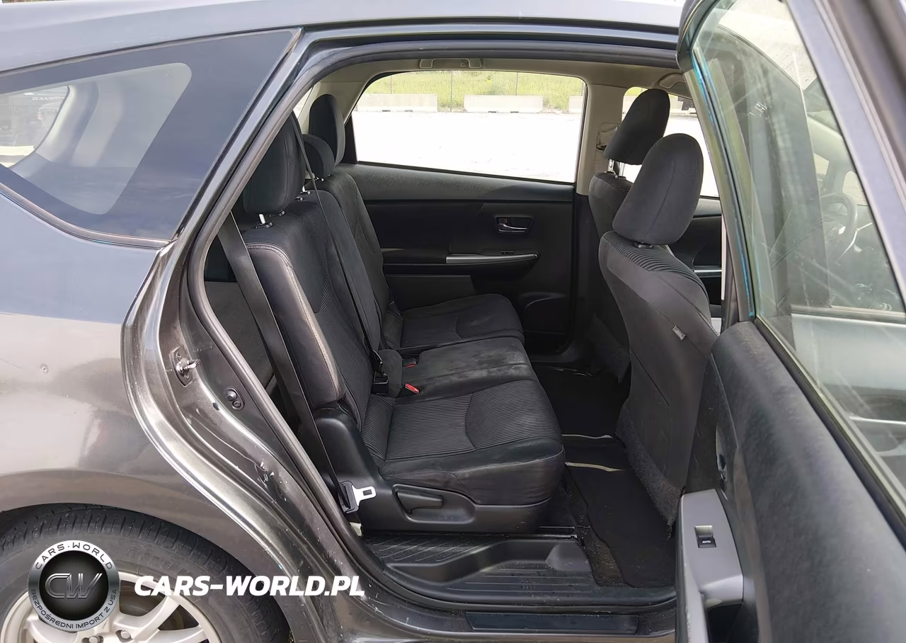 2015 Toyota Prius V Two VIN:JTDZN3EU3FJ036290 - 8