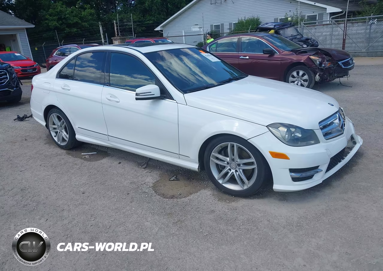 2013 Mercedes-Benz C 300 Sport 4Matic – zdjęcie 1 z 17