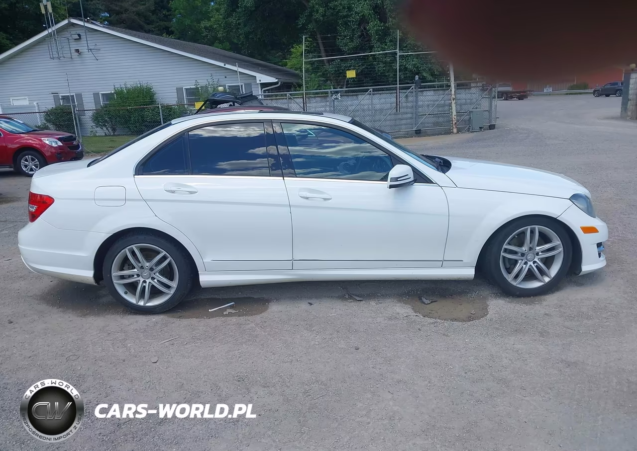 2013 Mercedes-Benz C 300 Sport 4Matic VIN:WDDGF8AB6DA774139 - 14