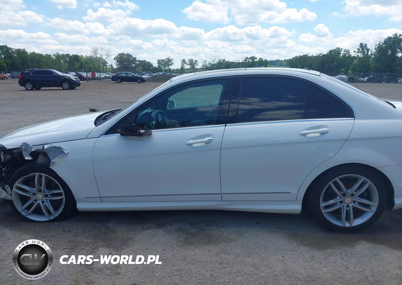 2013 Mercedes-Benz C 300 Sport 4Matic VIN:WDDGF8AB6DA774139 - 15