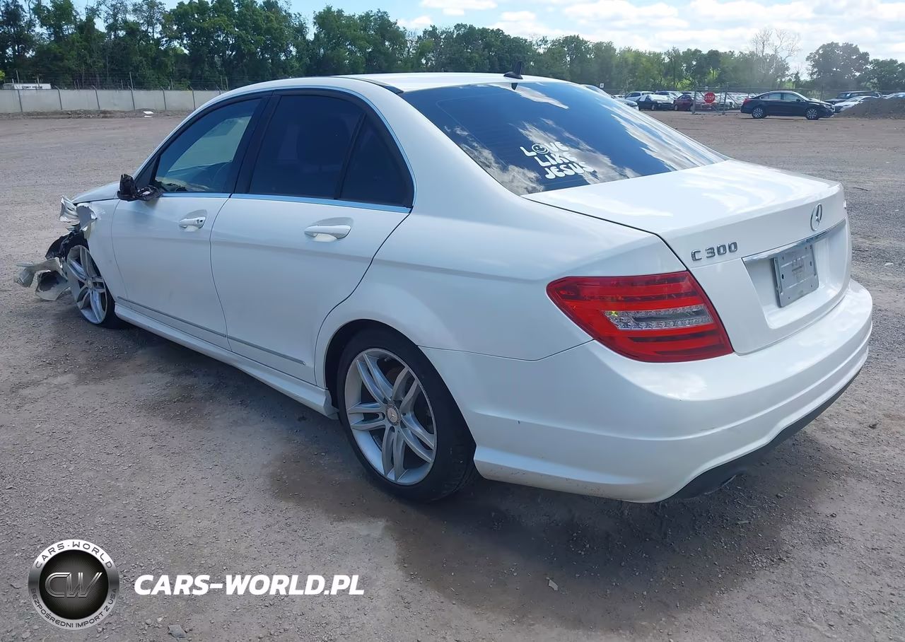 2013 Mercedes-Benz C 300 Sport 4Matic VIN:WDDGF8AB6DA774139 - 3