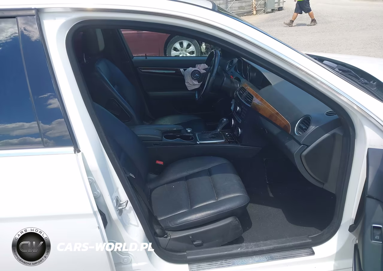 2013 Mercedes-Benz C 300 Sport 4Matic VIN:WDDGF8AB6DA774139 - 5