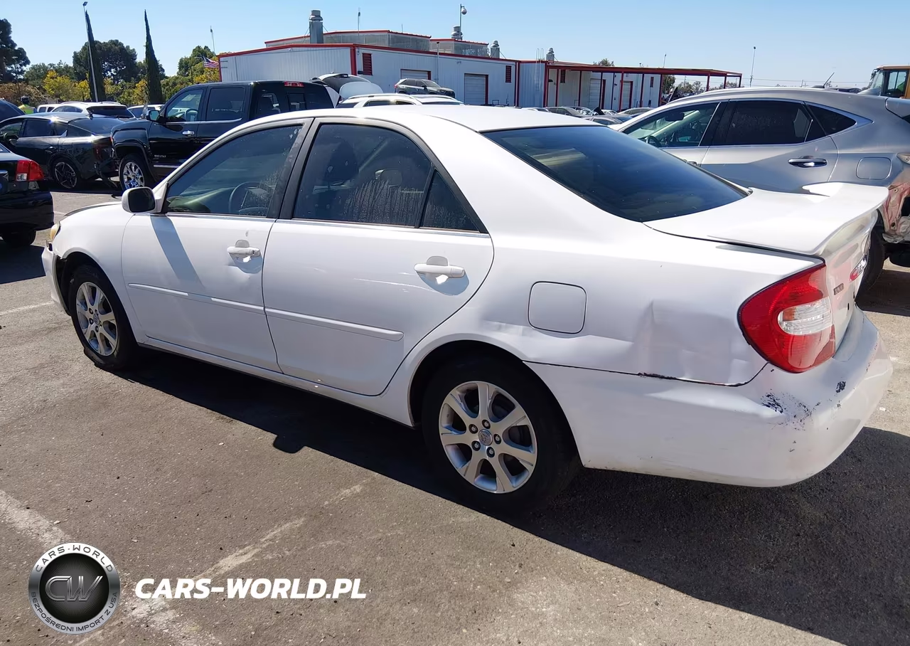 2004 Toyota Camry Le VIN:JTDBE32K140276929 - 3