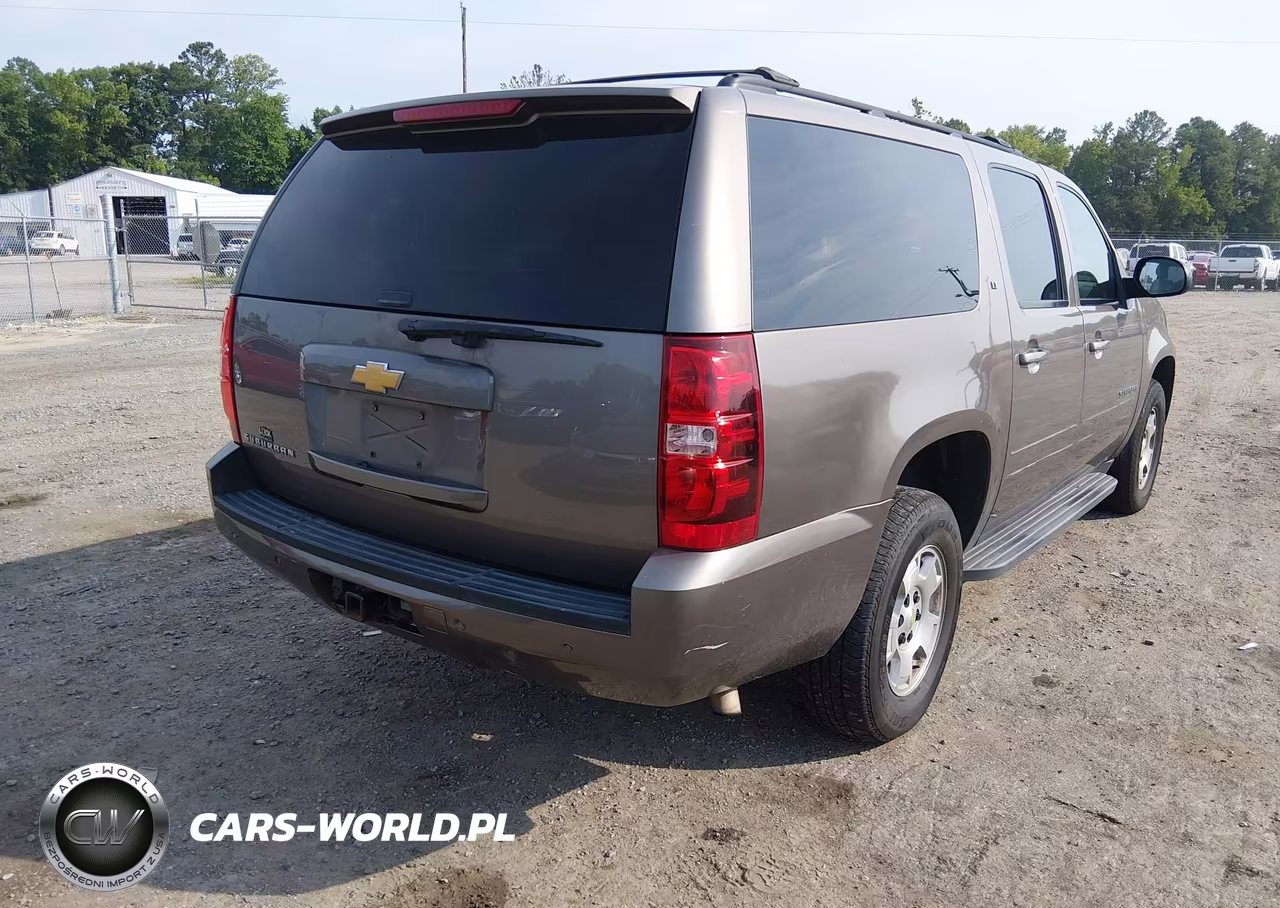 2013 Chevrolet Suburban Lt VIN:1GNSKJE71DR267011 - 4