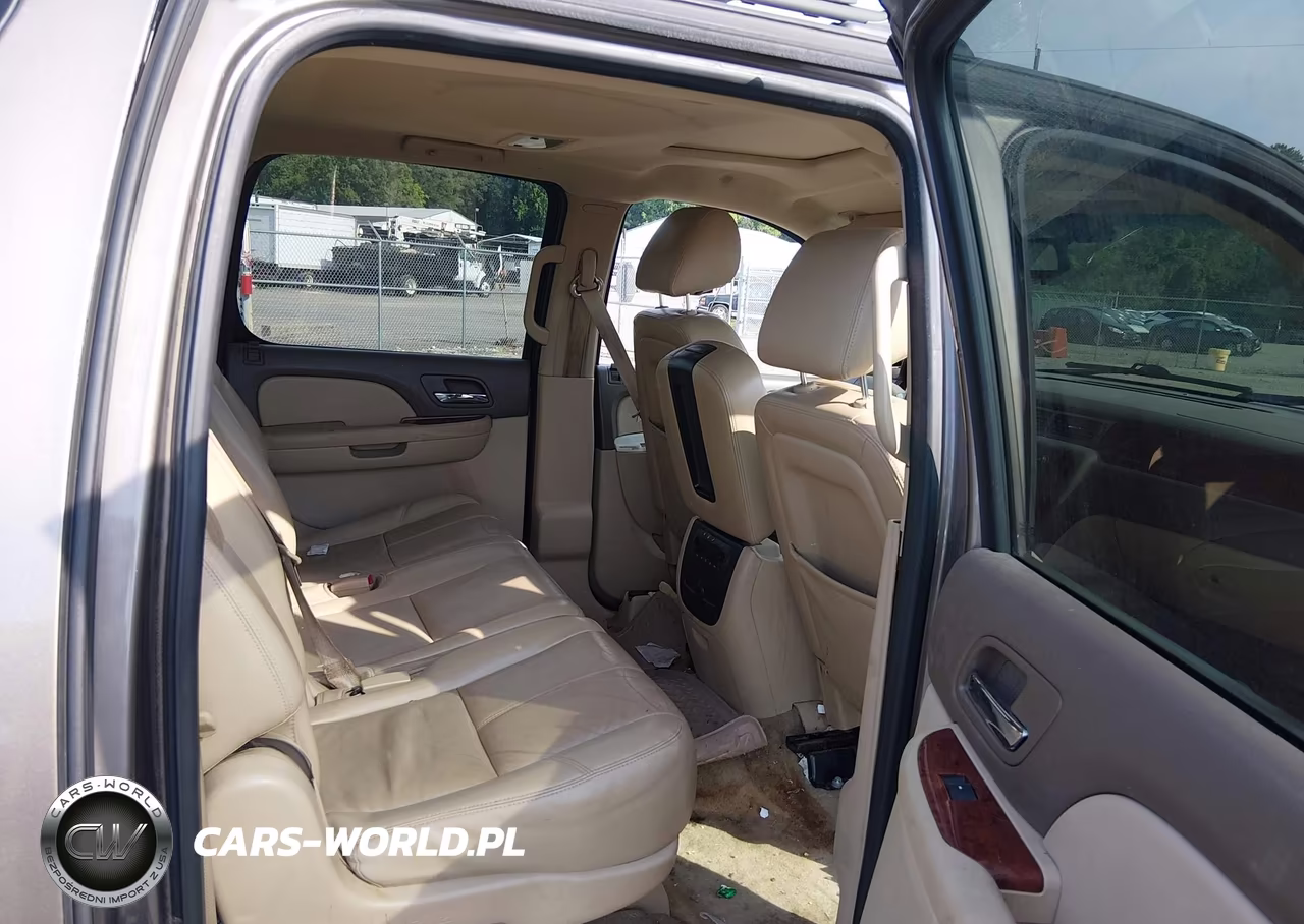 2013 Chevrolet Suburban Lt VIN:1GNSKJE71DR267011 - 8