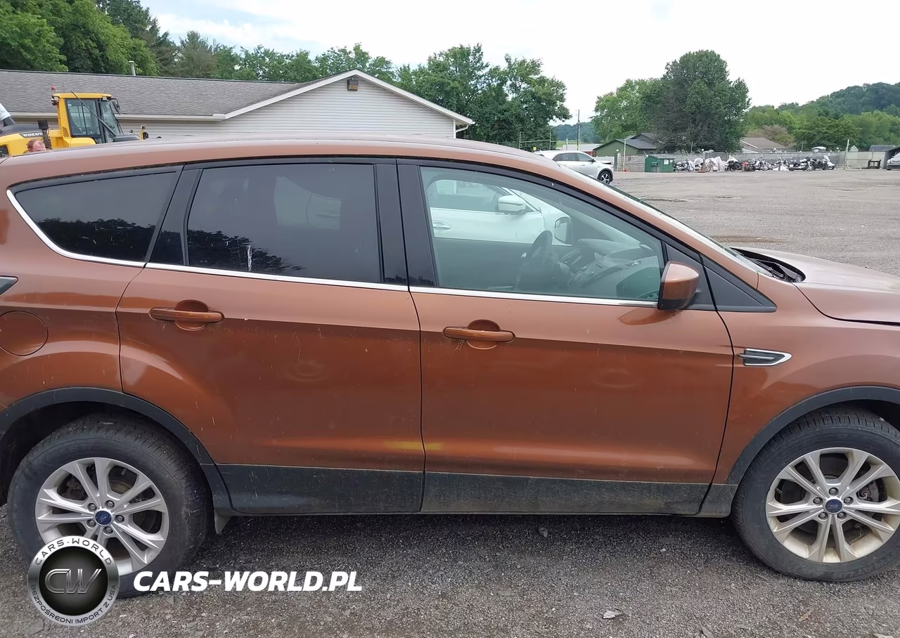 2017 Ford Escape Se VIN:1FMCU9GDXHUB39230 - 13