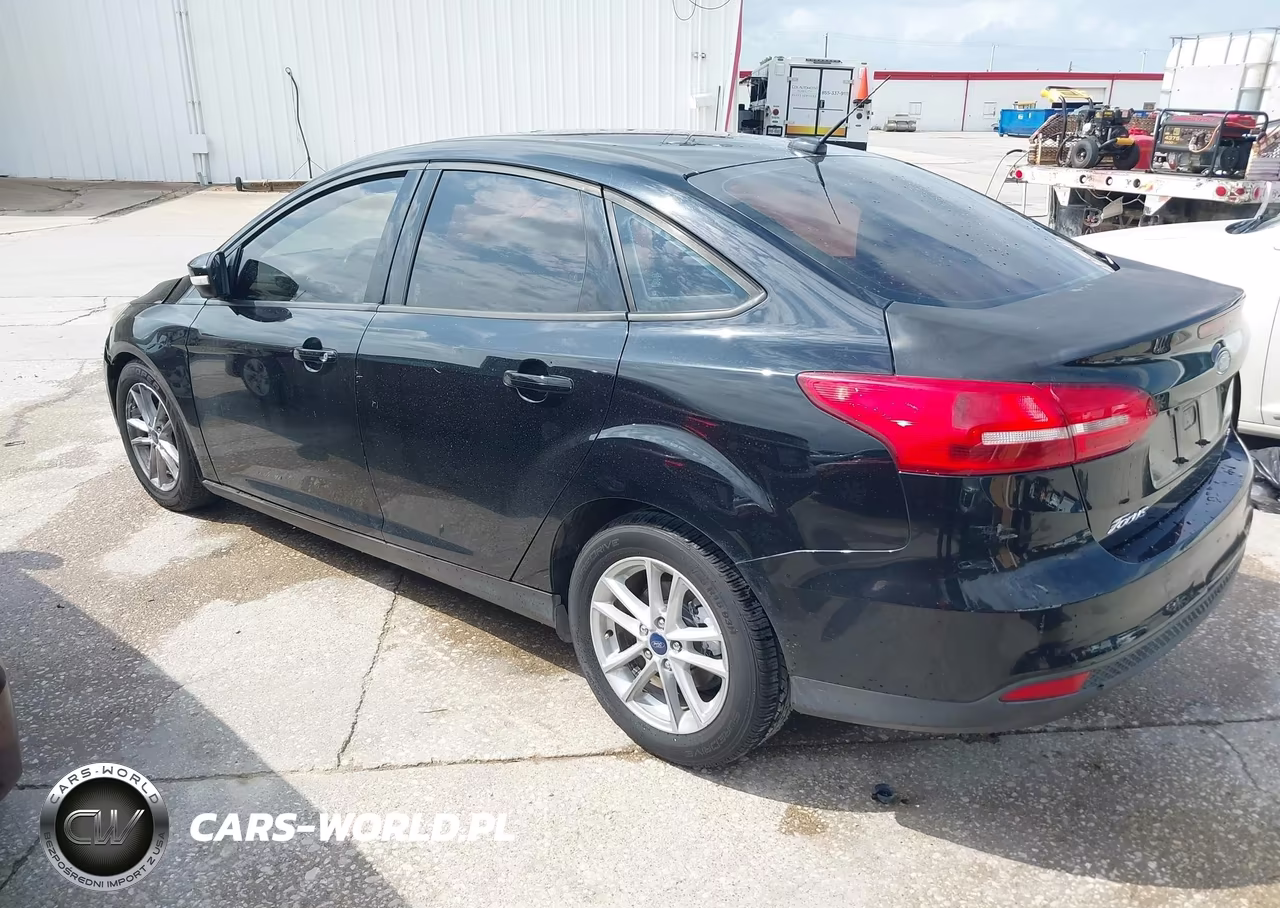 2016 Ford Focus Se VIN:1FADP3FE7GL293430 - 3