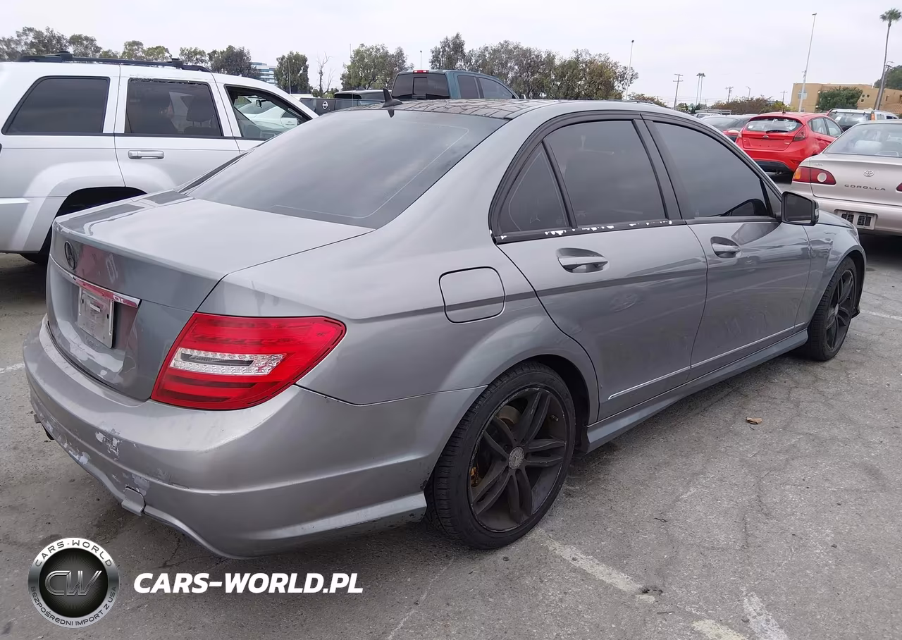 2012 Mercedes-Benz C 250 Sport VIN:WDDGF4HB3CR220099 - 4