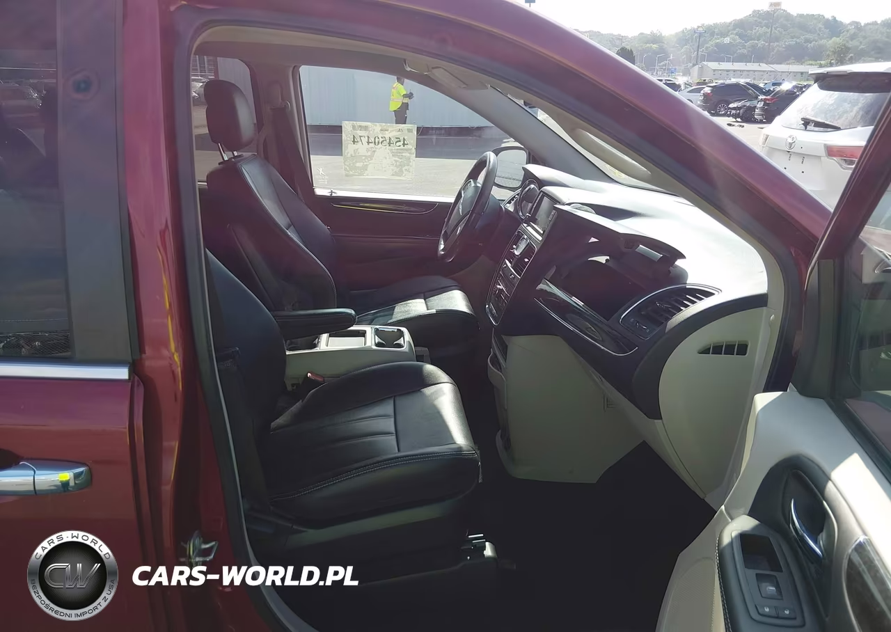 2016 Chrysler Town & Country Touring VIN:2C4RC1BG3GR239590 - 5