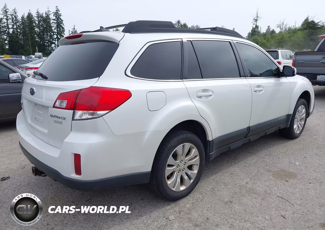 2014 Subaru Outback 2.5I Premium VIN:4S4BRBCC6E3253633 - 4