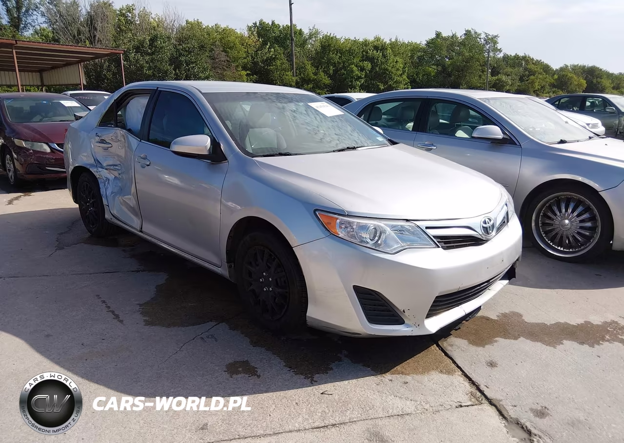 2012 Toyota Camry Le – zdjęcie 1 z 11