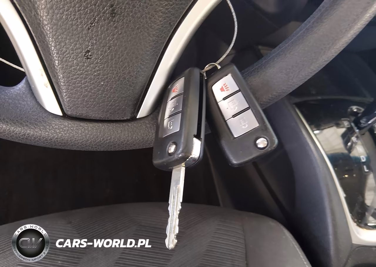 2015 Nissan Rogue S VIN:KNMAT2MV1FP537635 - 11