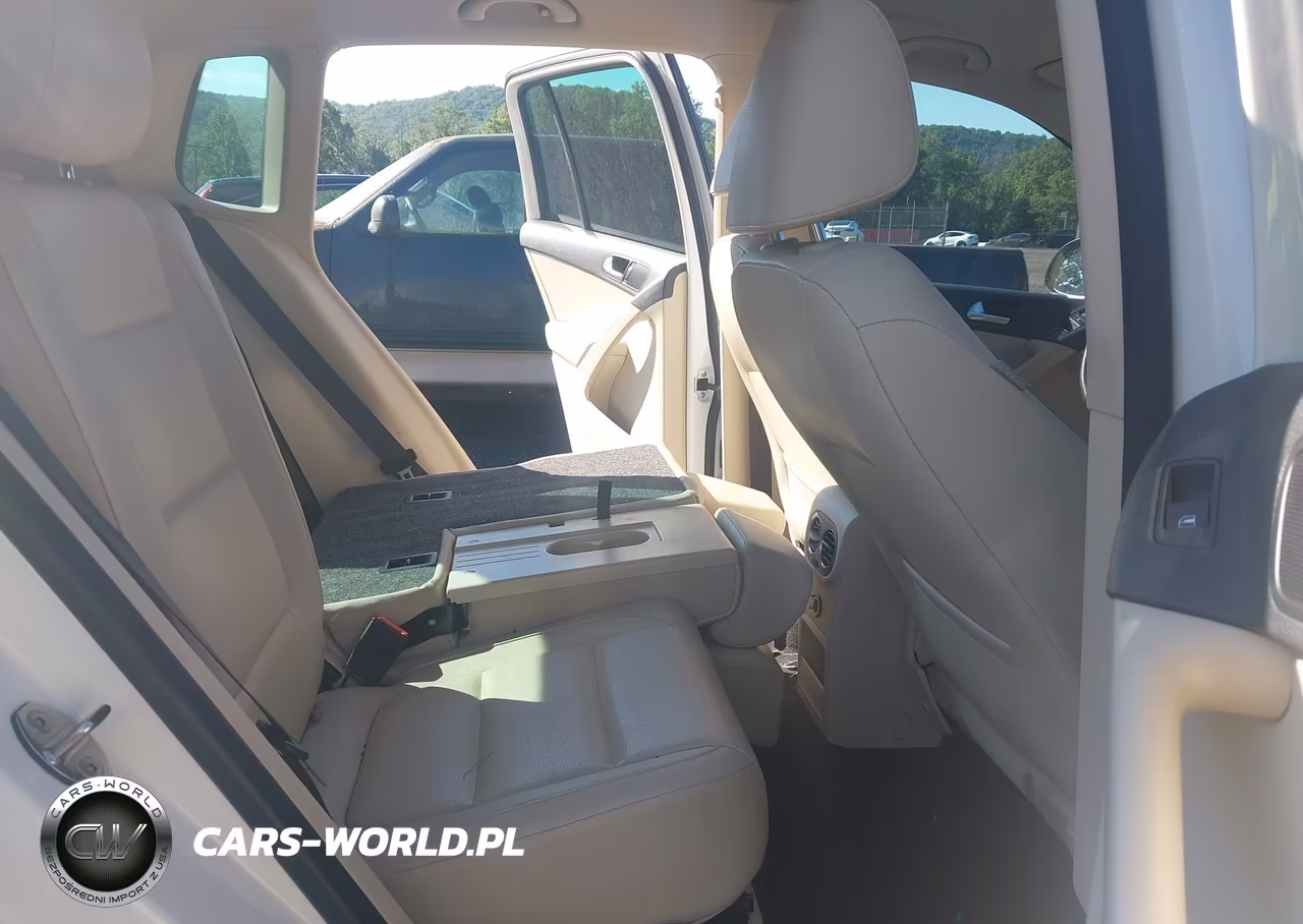 2012 Volkswagen Tiguan Le VIN:WVGAV7AXXCW578582 - 8