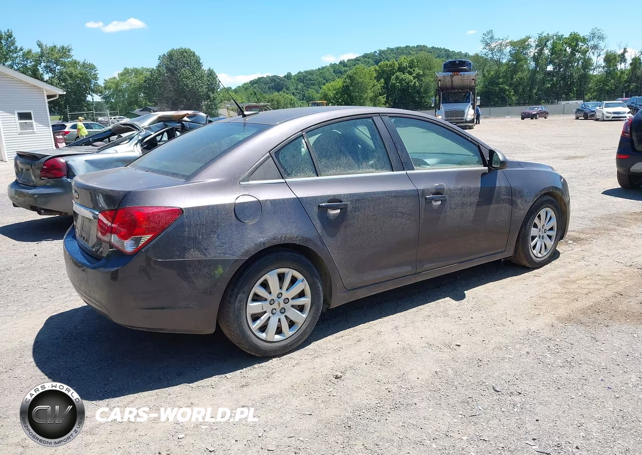2011 Chevrolet Cruze Ls VIN:1G1PC5SH5B7113726 - 4
