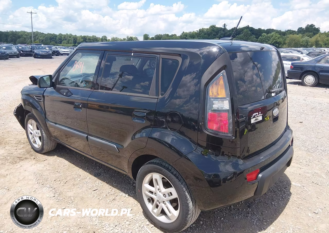 2010 Kia Soul + VIN:KNDJT2A29A7055840 - 3