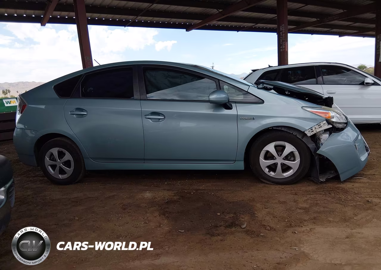 2015 Toyota Prius Two VIN:JTDKN3DU1F1926600 - 13