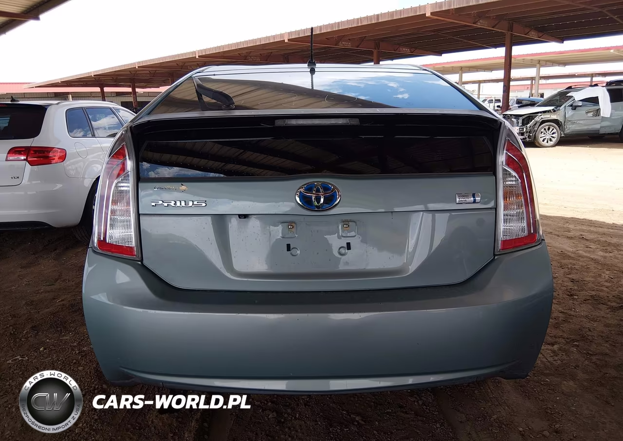 2015 Toyota Prius Two VIN:JTDKN3DU1F1926600 - 16